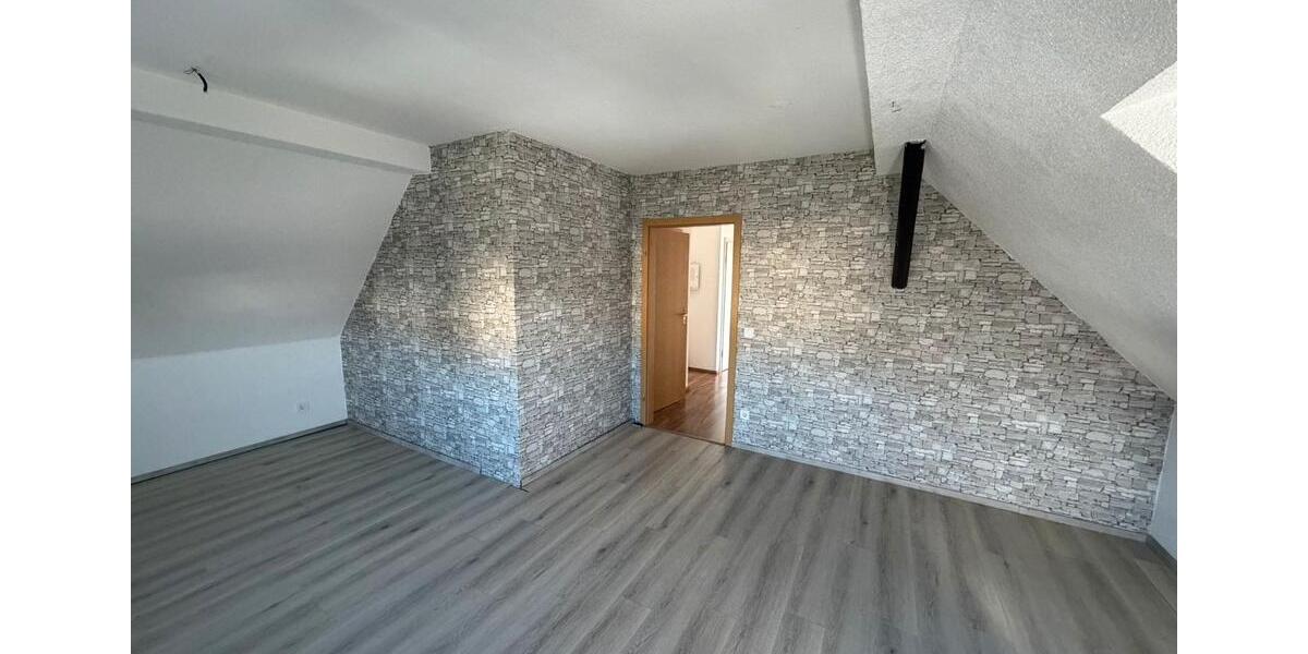Dachgeschoßwohnung Südliches Anhalt - 3 Zimmer, 73 m&sup2;, 400&euro; | Angebot:26200051