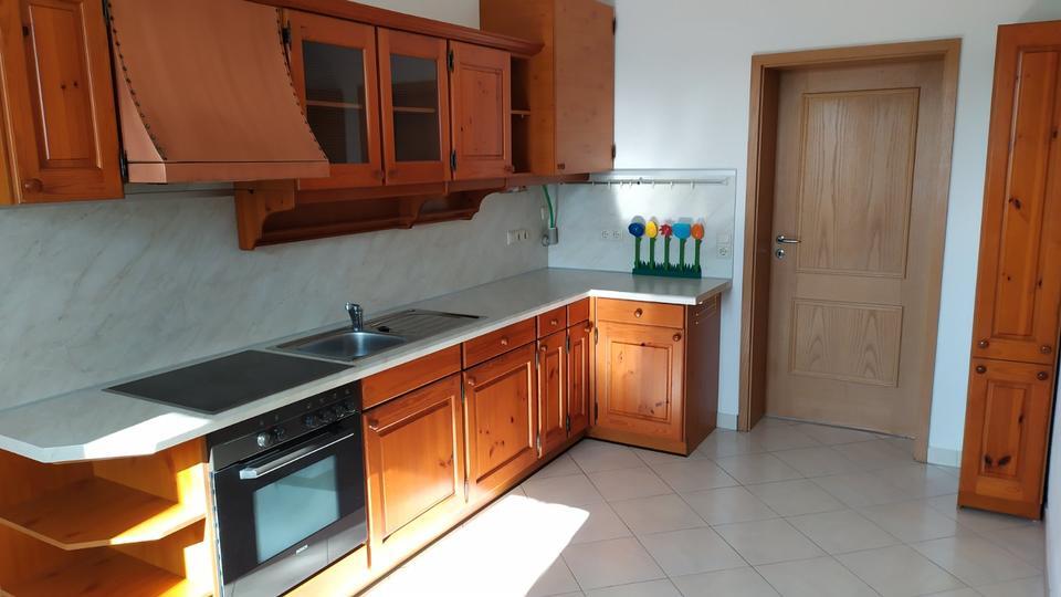 Schöne 2-Zimmer-Wohnung, 1.OG, mit EBK, großem Garten, zentral