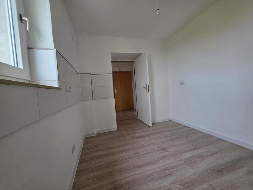 Moderne 3-Zimmer-Wohnung mit fantastischen Ausblick– Frisch Renoviert & Sofort Einzugsbereit zimmer