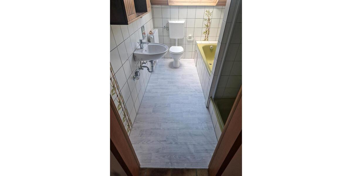 Dachgeschoßwohnung Oedheim - 3.5 Zimmer, 87 m&sup2;, 1.100&euro; | Angebot:24878624