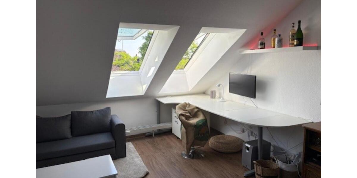 Helle, vollmöblierte DG-Wohnung in zentraler, ruhiger Lage von WI 1 zimmer