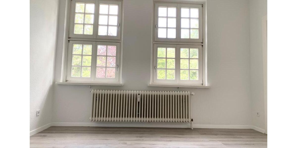 Renovierte Hochparterre Wohnung mit Einbauküche und Garagenstellplatz 4 zimmer