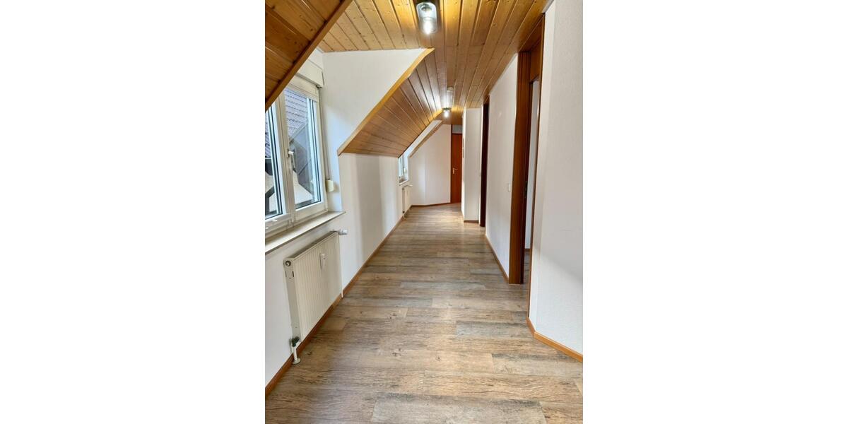 Dachgeschoßwohnung Kirchheim unter Teck - 3 Zimmer, 100 m&sup2;, 1.360&euro; | Angebot:24811598