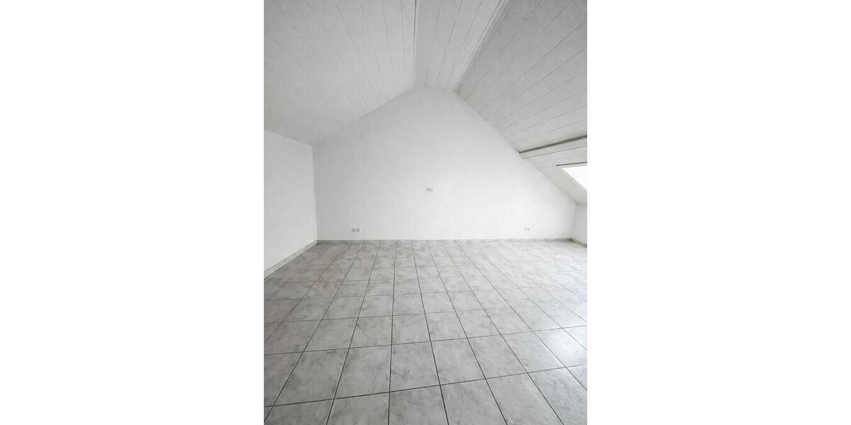 Dachgeschoßwohnung Erlenbach bei Marktheidenfeld - 3 Zimmer, 86 m&sup2;, 750&euro; | Angebot:25321405