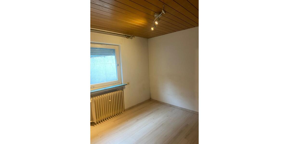 Erdgeschoßwohnung Siegen Eiserfeld - 4 Zimmer, 93 m&sup2;, 800&euro; | Angebot:24781965