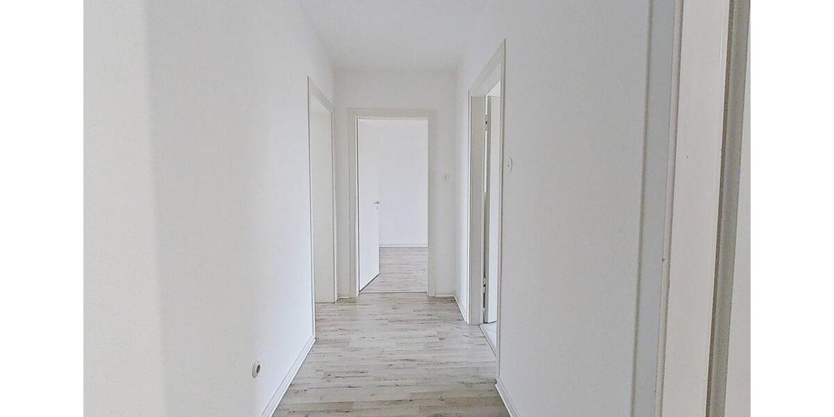 **Helle 2-Zimmer-Wohnung mit Einbauküche und Badewanne** 2 zimmer