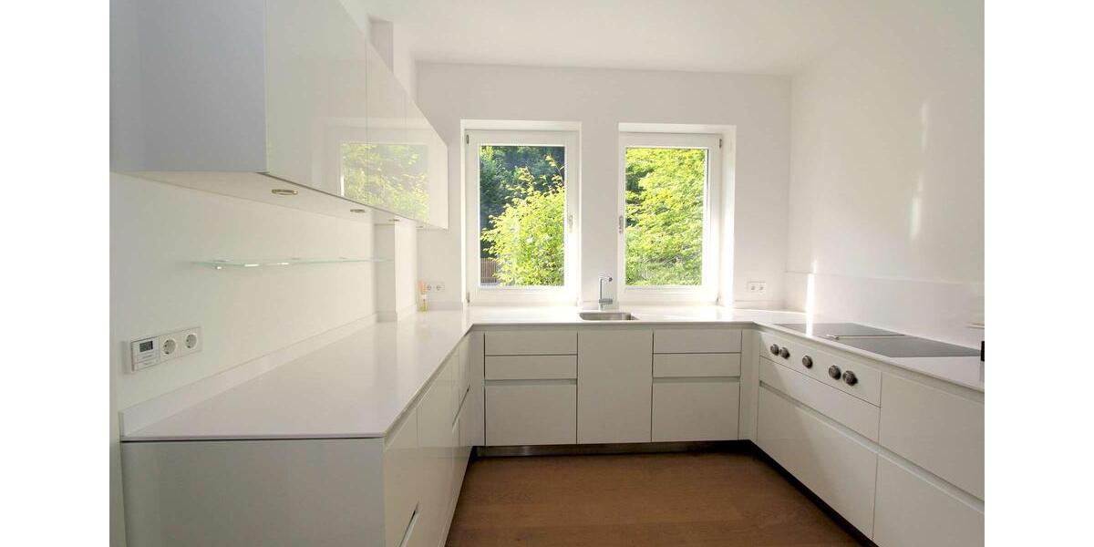 Villa Grünwald - 7 Zimmer, 415 m&sup2;, 10.770&euro; | Angebot:21982081