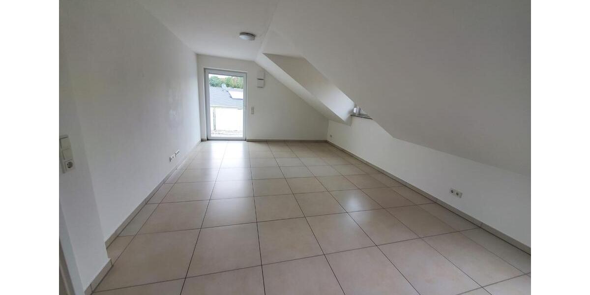 Dachgeschoßwohnung Maxhütte-Haidhof Haidhof - 3 Zimmer, 80 m&sup2;, 880&euro; | Angebot:26164338