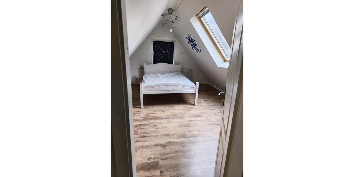 Dachgeschoßwohnung Weinheim - 5 Zimmer, 140 m&sup2;, 1.400&euro; | Angebot:24741696