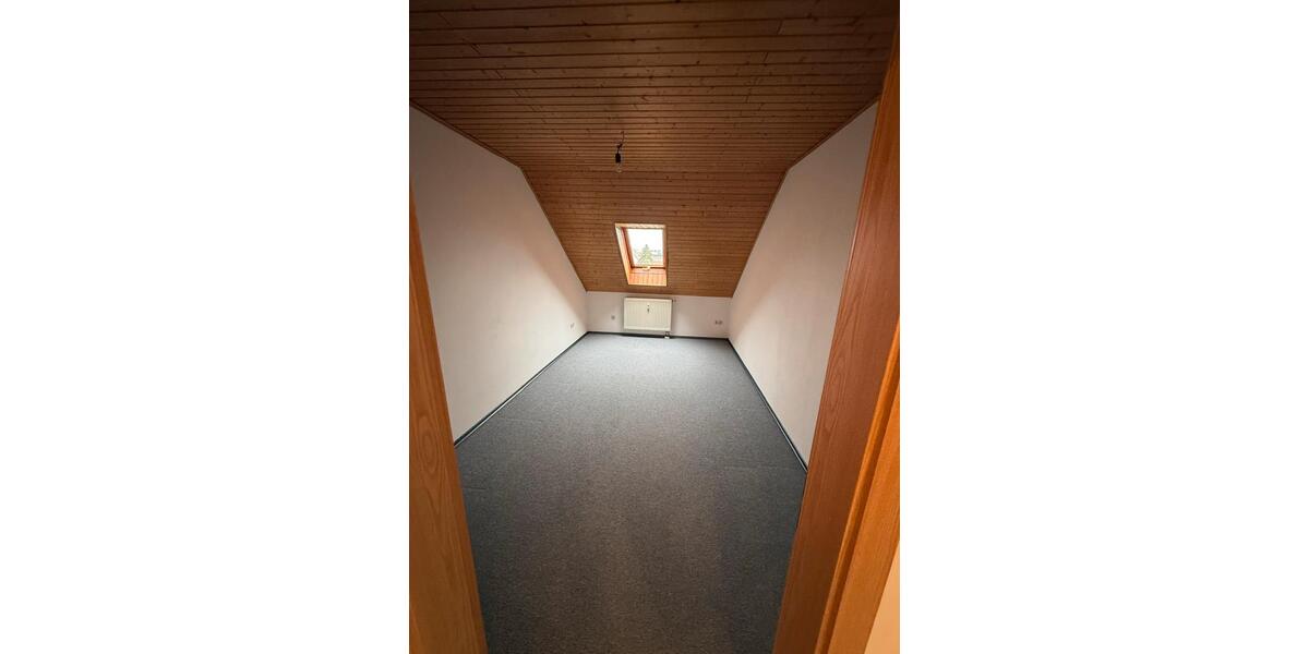 Dachgeschoßwohnung Wernberg-Köblitz Köblitz - 3 Zimmer, 127 m&sup2;, 980&euro; | Angebot:26049406