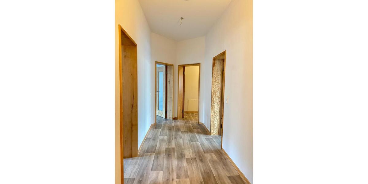 Erdgeschoßwohnung Waren (Müritz) - 3 Zimmer, 150 m&sup2;, 1.500&euro; | Angebot:26038399