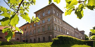 Renovierte 3-Zimmer-Dachgeschoßwohnung mit Spitzboden