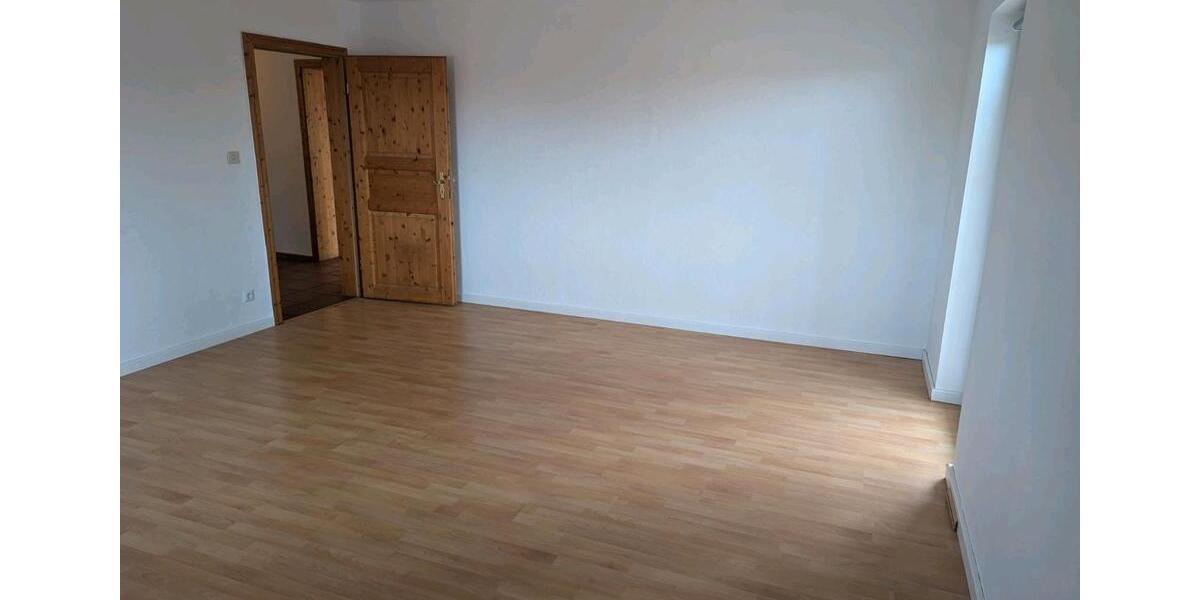 Erdgeschoßwohnung Memmingen - 4 Zimmer, 160 m&sup2;, 1.400&euro; | Angebot:26072112