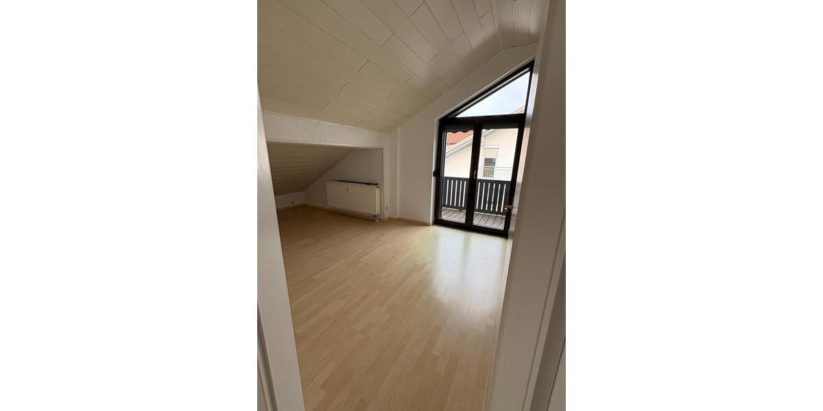 Dachgeschoßwohnung Garching an der Alz - 3.5 Zimmer, 88 m&sup2;, 800&euro; | Angebot:26375361
