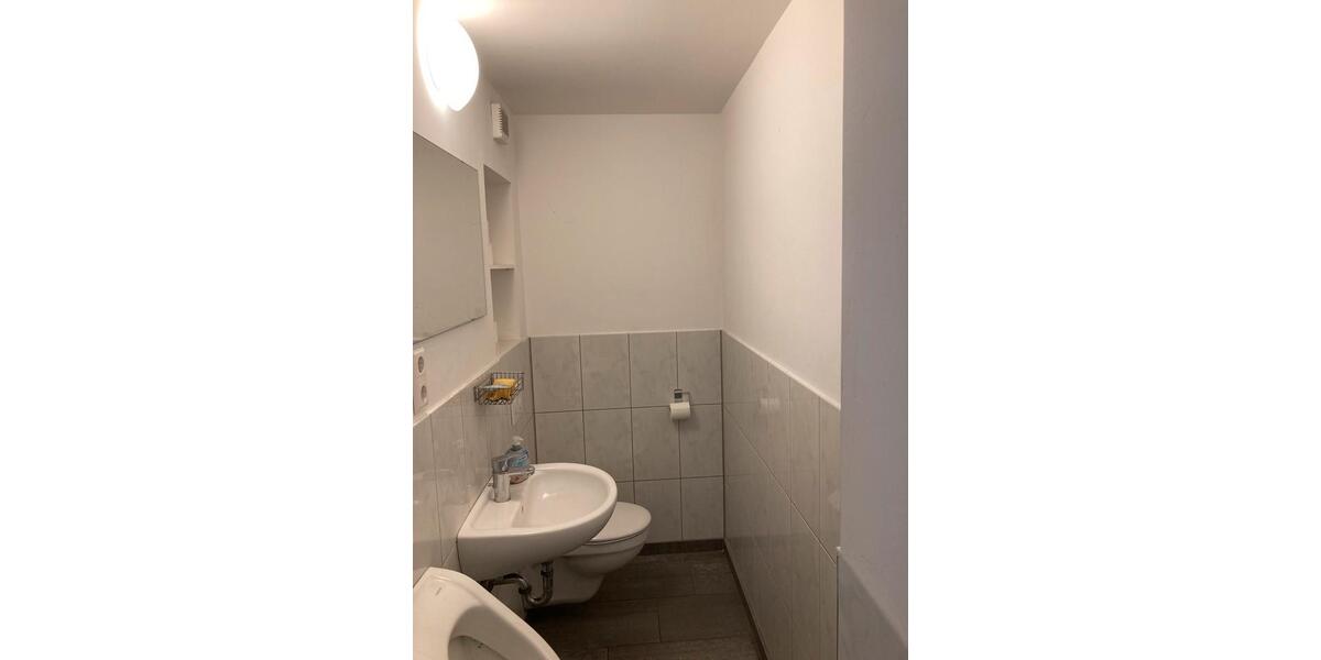 Wohnen auf Zeit Halle (Saale) - 4 Zimmer, 15 m&sup2;, 215&euro; | Angebot:25543238