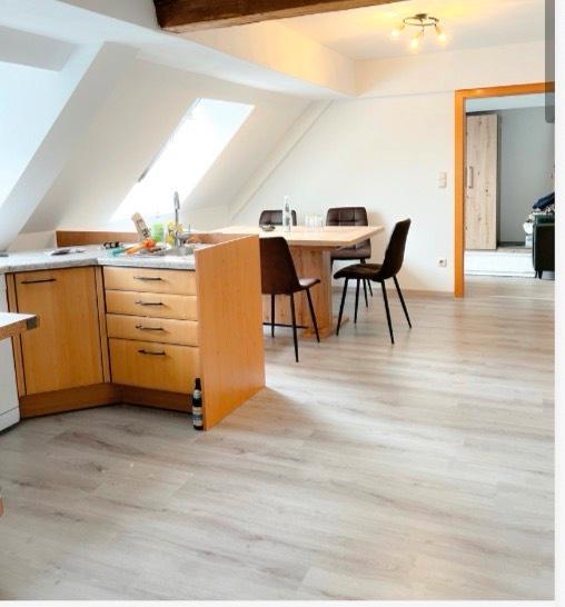 Dachgeschoßwohnung Hunderdorf - 3 Zimmer, 51 m&sup2;, 750&euro; | Angebot:25078918