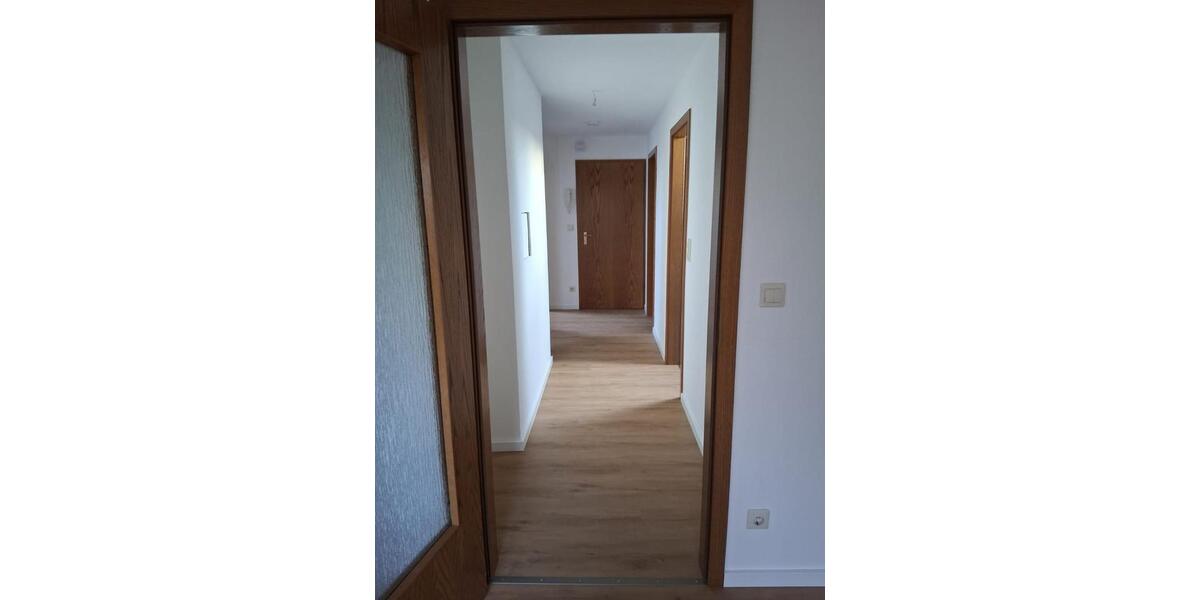 Dachgeschoßwohnung Halle - 2 Zimmer, 60 m&sup2;, 600&euro; | Angebot:24082894