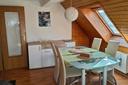Vollmöbellierte Dachgeschosswohnung 2 Zimmer Küche Bad 2 zimmer