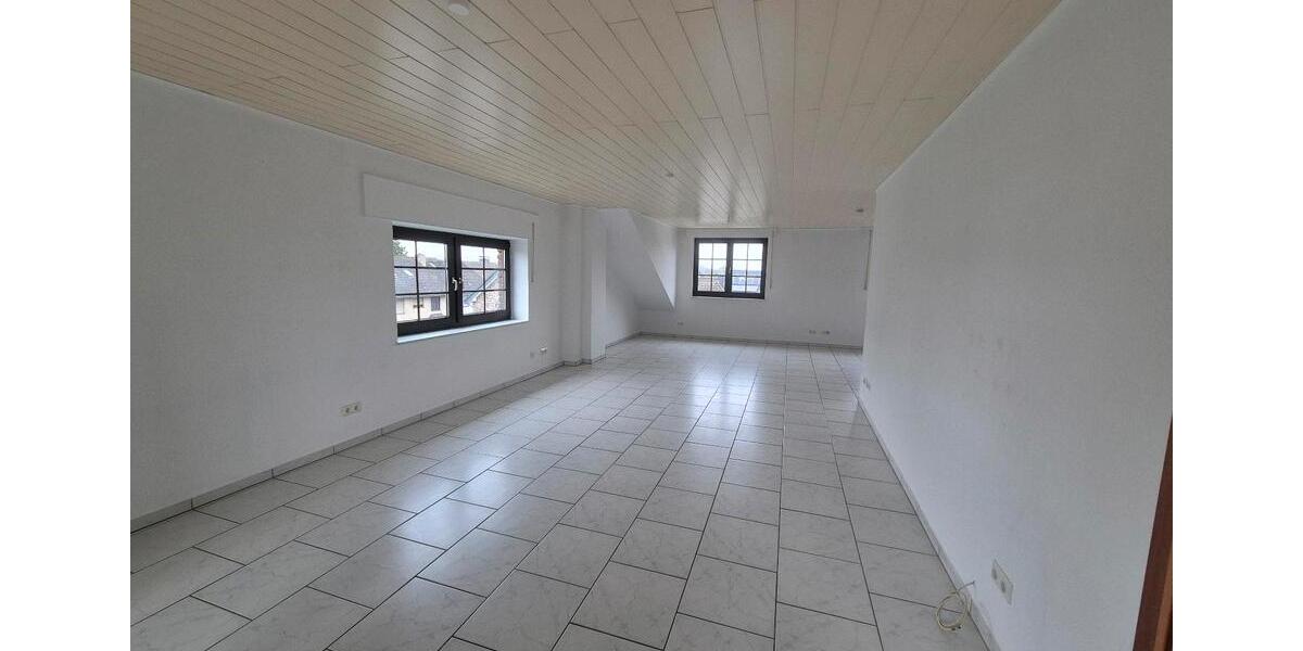 Dachgeschoßwohnung Duisburg Hochheide - 2 Zimmer, 90 m&sup2;, 896&euro; | Angebot:26068541