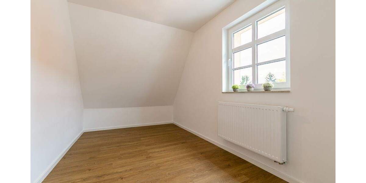 Wohnen bei Leipzig: 2 Zimmer, Bad neu, Echtholz-Parkett, PKW-Stellplatz 2 zimmer