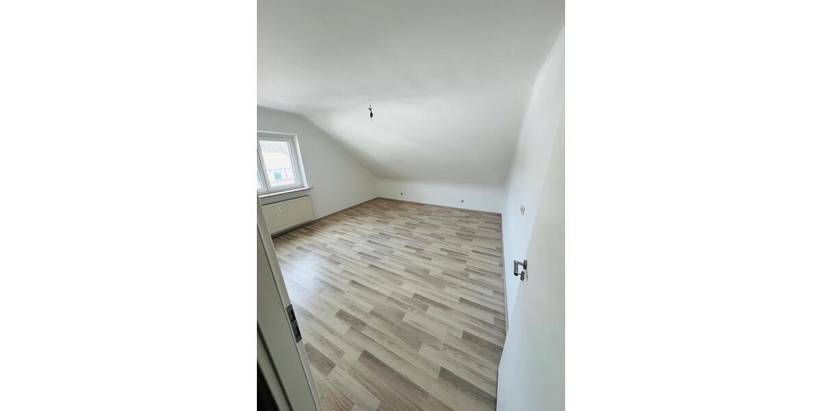 Dachgeschoßwohnung Wadgassen - 2 Zimmer, 70 m&sup2;, 700&euro; | Angebot:25653156