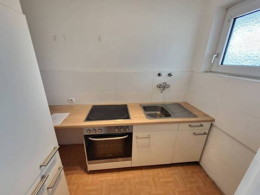 Nähe Uni: Zentrale 1 Zimmer-Wohnung mit Balkon in 23562 Lübeck - St. Jürgen, Ratzeburger Allee