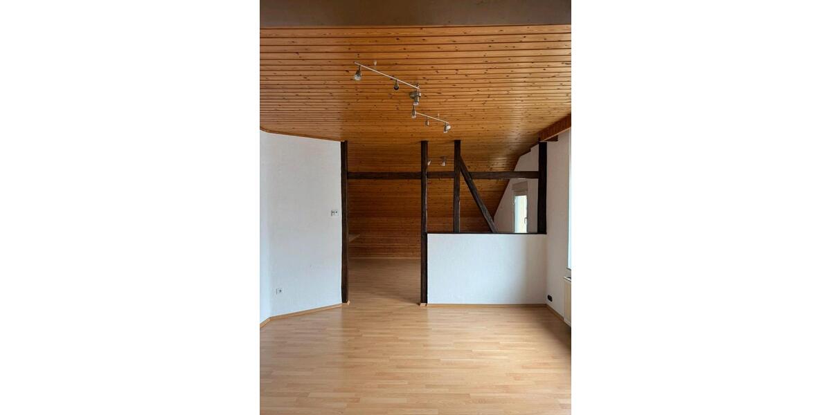 Dachgeschoßwohnung Pohlheim - 4 Zimmer, 105 m&sup2;, 1.450&euro; | Angebot:25058021