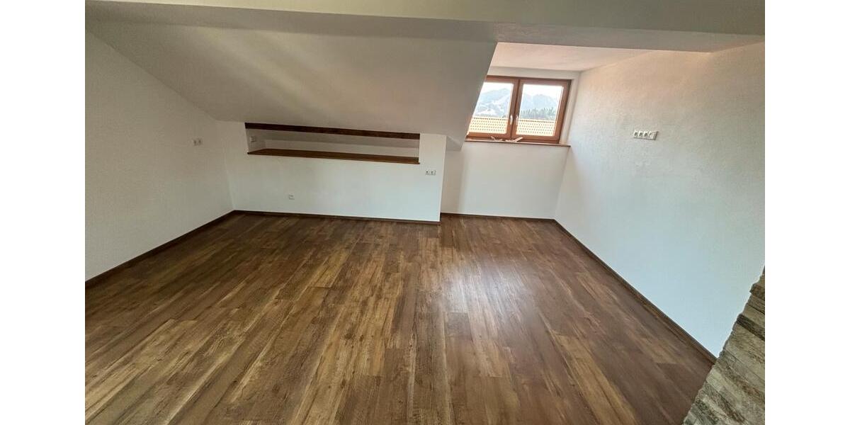 Dachgeschoßwohnung Oy-Mittelberg Mittelberg - 3 Zimmer, 88 m&sup2;, 1.400&euro; | Angebot:26706089