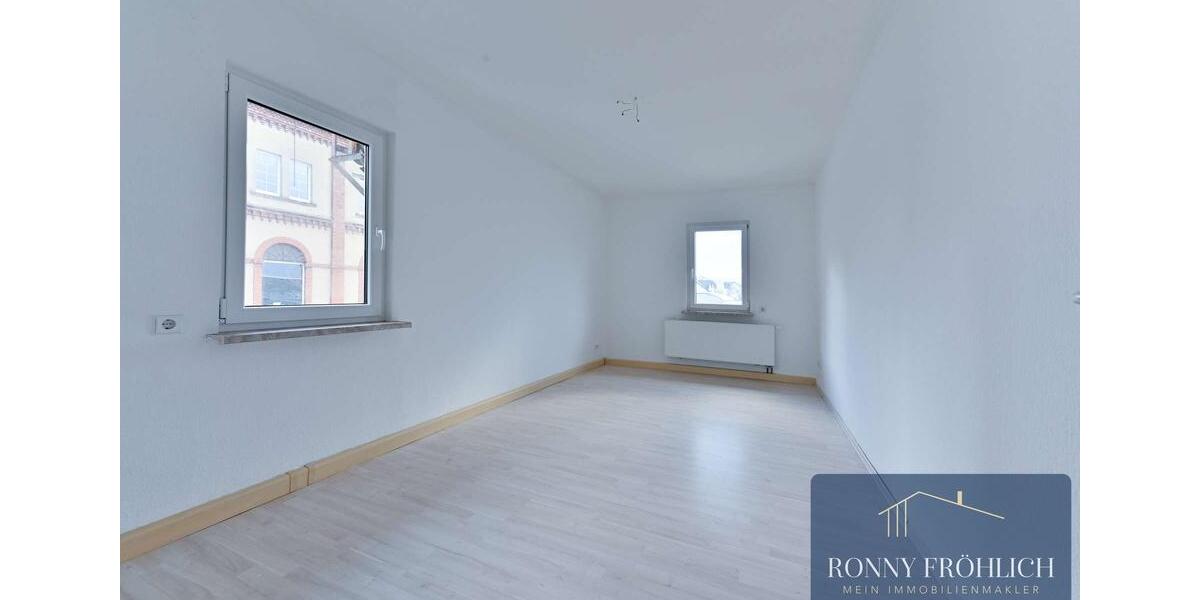 XL 5-Raum-Wohnung in Lauter-Bernsbach mit Einbauküche und viel Platz zu Mieten 5 zimmer