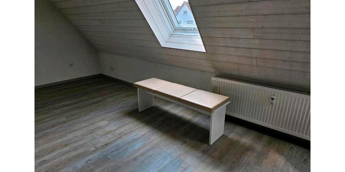 Dachgeschoßwohnung Guxhagen - 3 Zimmer, 100 m&sup2;, 800&euro; | Angebot:26279500