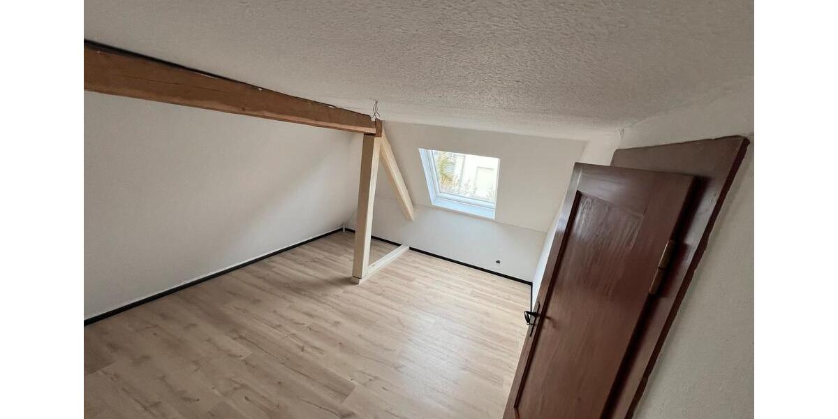 Dachgeschoßwohnung Detmold - 2.5 Zimmer, 64 m&sup2;, 896&euro; | Angebot:24869992