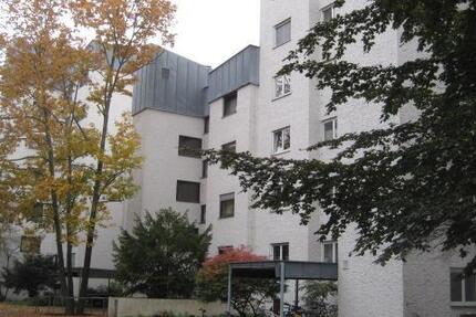 RENOVIERT! Tolle 2-Zimmer-Wohnung mit Balkon in beliebter Lage zimmer