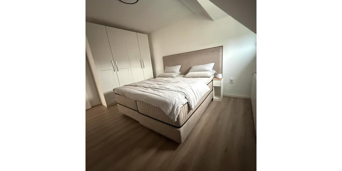 Doppelhaushälfte Leverkusen - 4 Zimmer, 135 m&sup2;, 2.350&euro; | Angebot:26051084