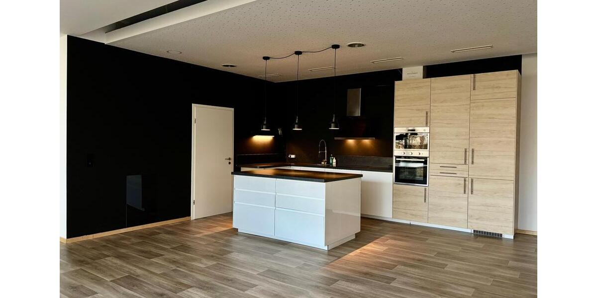 Erdgeschoßwohnung Waren (Müritz) - 3 Zimmer, 150 m&sup2;, 1.500&euro; | Angebot:26038399