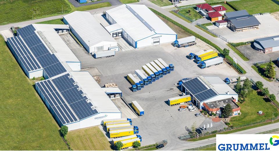 Hallen und umzäunte Freiflächen