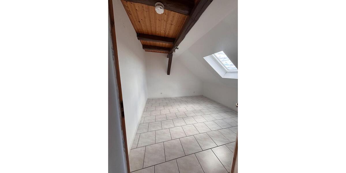 Dachgeschoßwohnung Tülau - 3 Zimmer, 84 m&sup2;, 590&euro; | Angebot:25053636