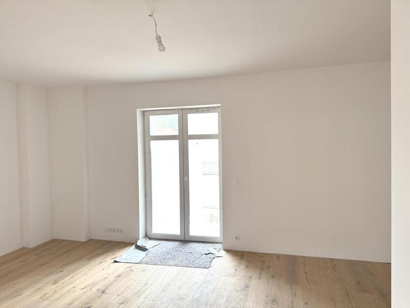 Hochwertig sanierte 4-Raum-Wohnung im 2.OG mit Balkon *Erstbezug*