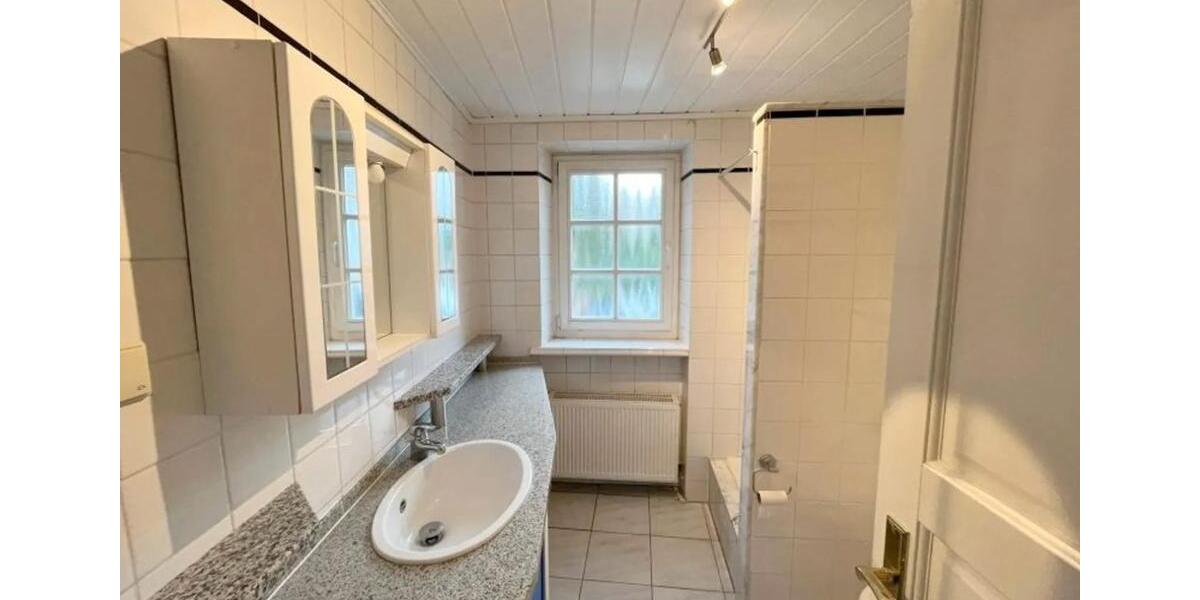 Einfamilienhaus Walluf - 3 Zimmer, 138 m&sup2;, 2.200&euro; | Angebot:24743451