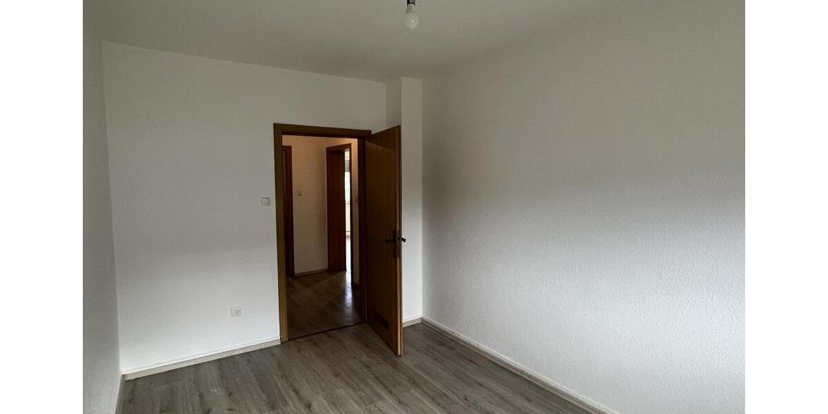 ~ 2 Kaltmieten geschenktn bis 31.12.2025 anmieten! + EG-Wohnung in ruhiger mit Laminat und geweißt ~ 3 zimmer