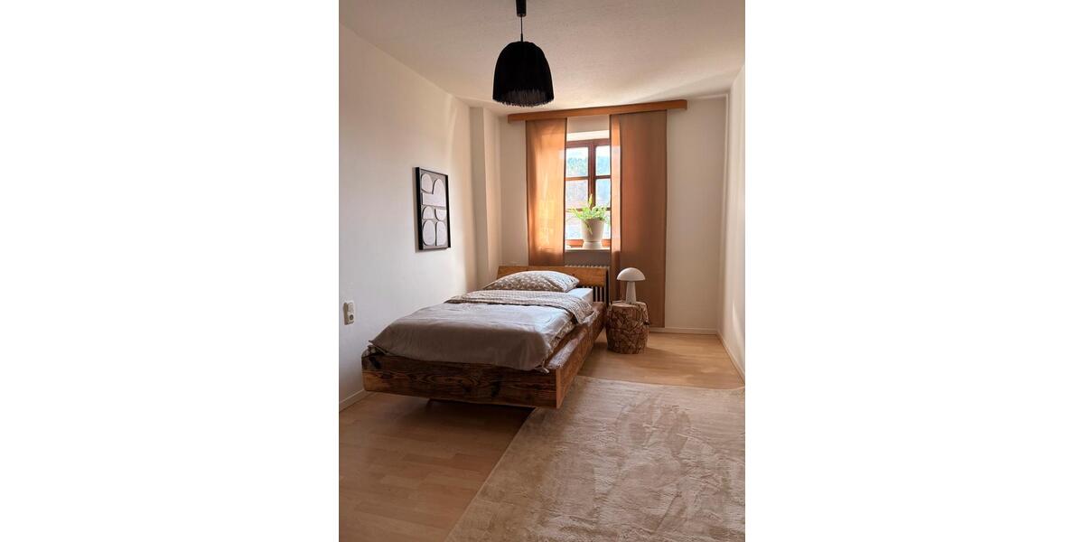 Wohnen auf Zeit Rudelzhausen - 4 Zimmer, 90 m&sup2;, 18&euro; | Angebot:25843547