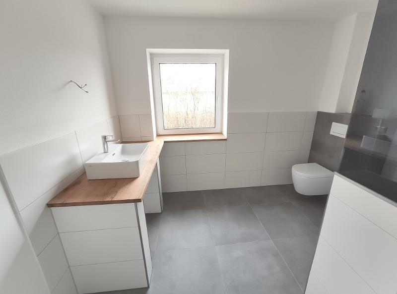 Neu saniertes Einfamilienhaus mit Garage, Garten, Wärmepumpe und Mieter–Strom