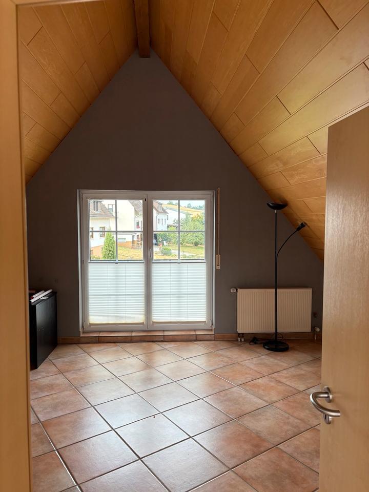 Schöne, helle DG-Wohnung in altem Gehöft