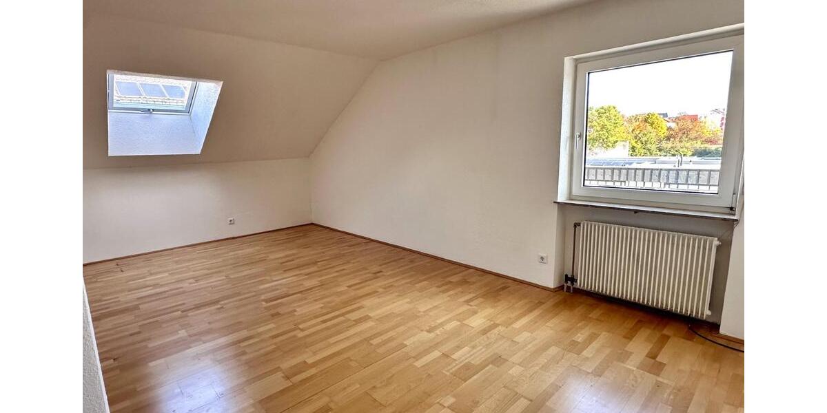 Dachgeschoßwohnung Amberg - 3.5 Zimmer, 96 m&sup2;, 850&euro; | Angebot:24842162