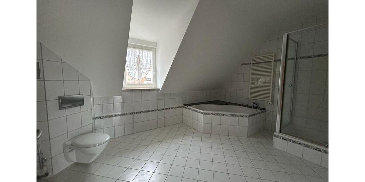 Etagenwohnung Querfurt - 3 Zimmer, 123 m&sup2;, 890&euro; | Angebot:25589515