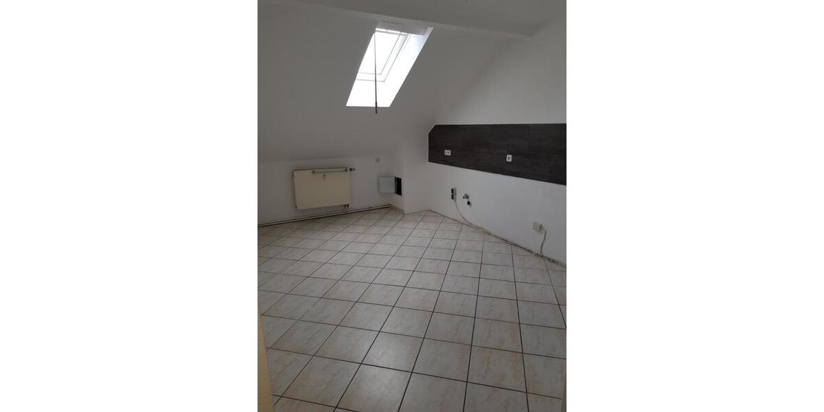 Dachgeschoßwohnung Glauchau - 4 Zimmer, 125 m&sup2;, 575&euro; | Angebot:25790173