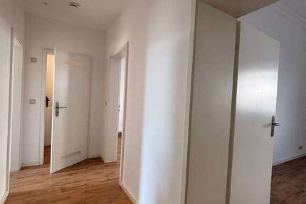 Wohnung Wiesbaden Biebrich - 2 Zimmer, 60 m&sup2;, 685&euro; | Angebot:26128767