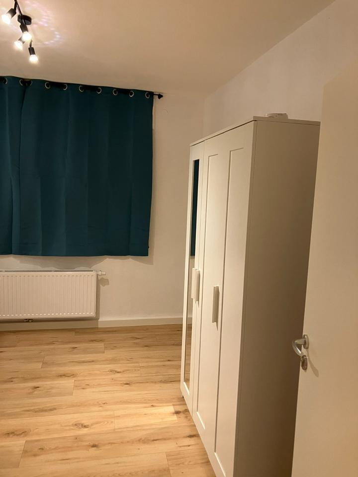 Kornwestheim 3er WG: (Berufseinsteiger&Studenten) zimmer