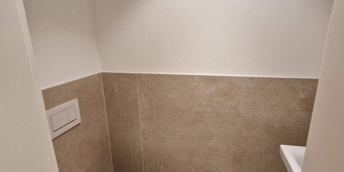 In Uni- Nähe, ansprechend und barrierefrei, 4 - Zi.- Wohnung mit großer Terrasse und TG- Stellplatz 4 zimmer