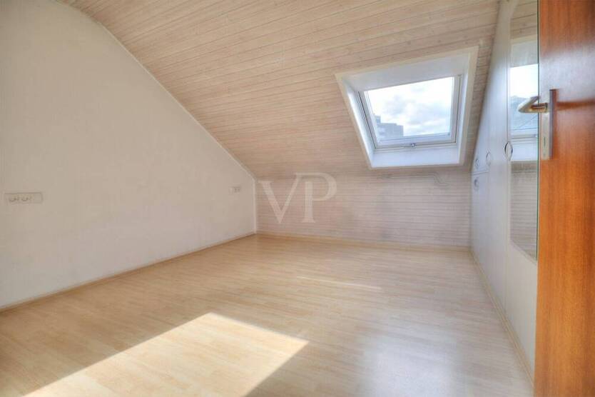 Helle 4-Zimmer-Wohnung mit Loggia und Garage