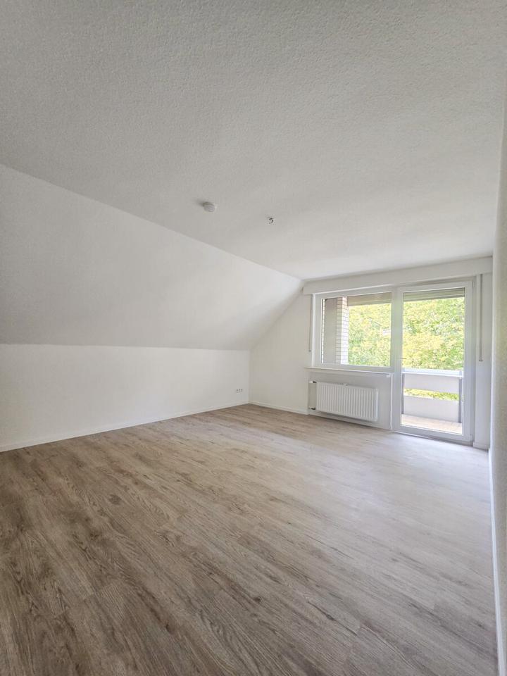 Renovierte 2 Zimmer Wohnung mit Balkon im Herzen von Ense-Bremen!!